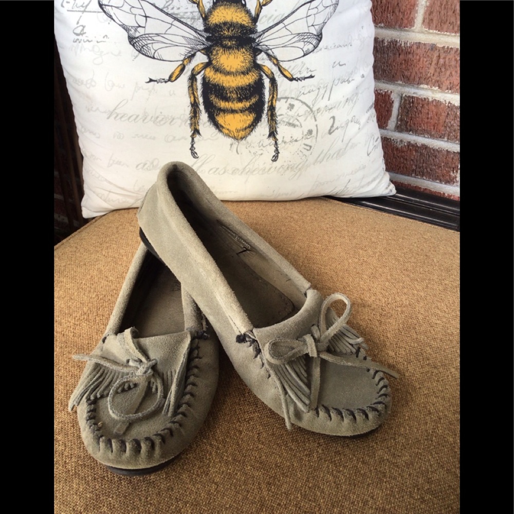 Minnetonka moccasins Size 9